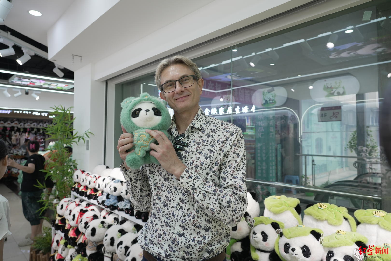 自己的独特, 作从没落下, 让在场的人 自己的独特, 作从没落下, 让在场的人