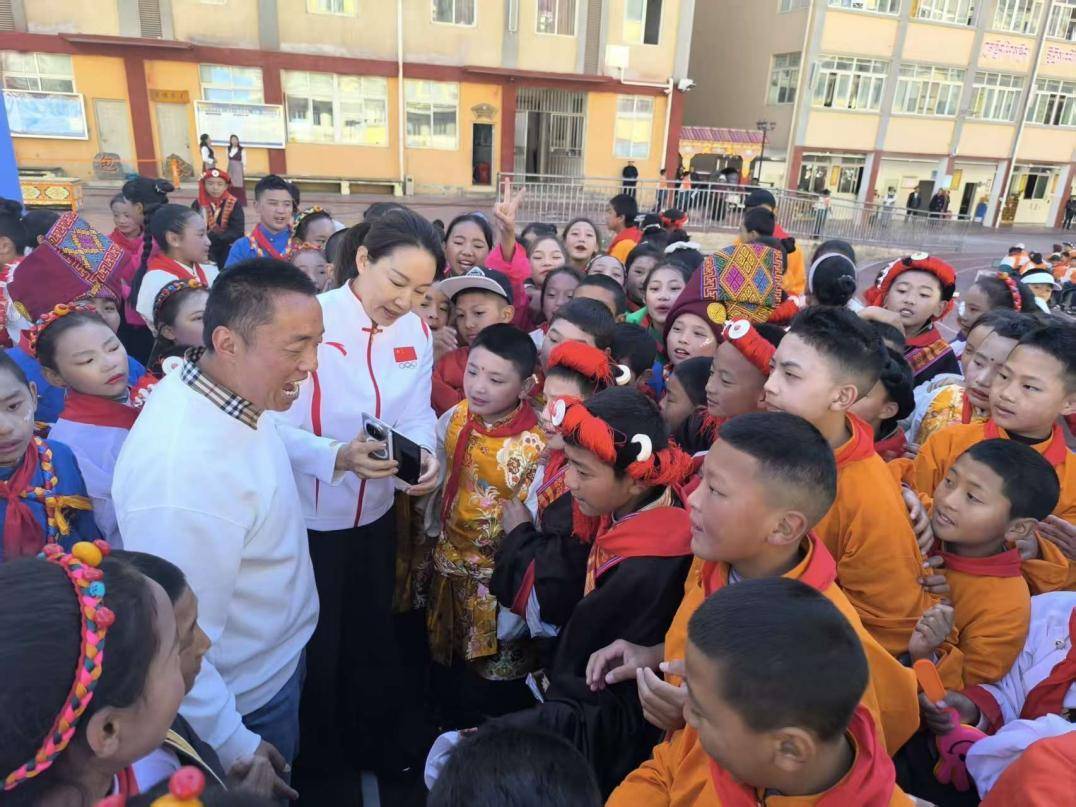 孩子们尽享, 省体育局持 孩子们尽享, 省体育局持